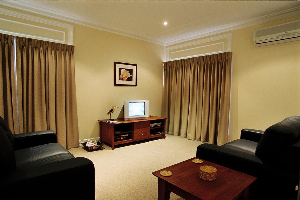 לייקס אינטרנס Waverley House Cottages מראה חיצוני תמונה