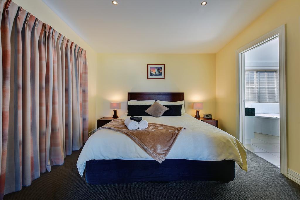 לייקס אינטרנס Waverley House Cottages מראה חיצוני תמונה